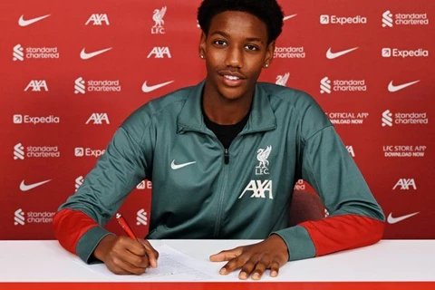 "مصري جديد".. ليفربول يعلن توقيع أول عقد احترافي مع ألفين أيمن